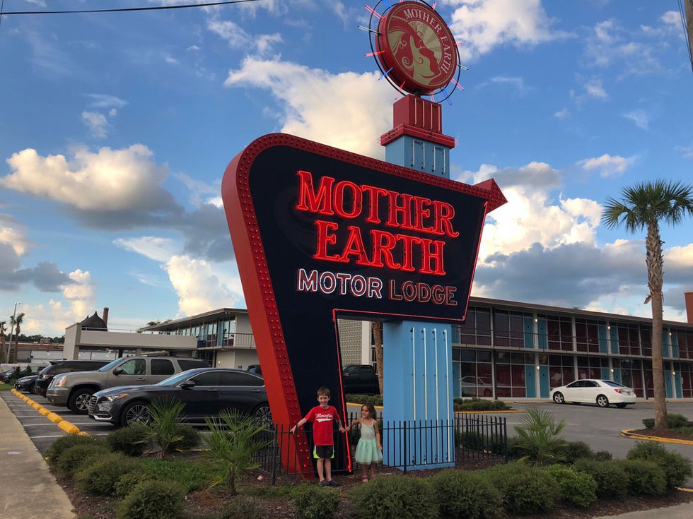 Mother Earth Motor Lodge